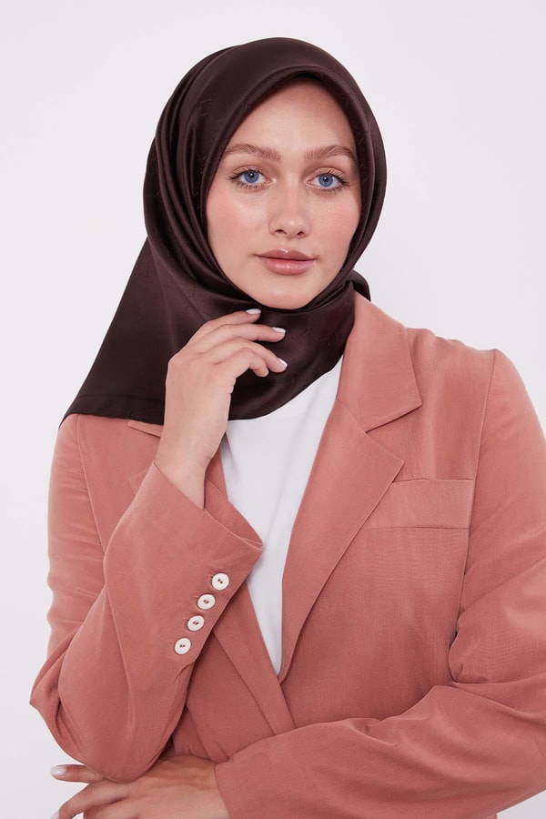 LevidorAcı Kahve Petek Desen Monogram İpek Eşarp