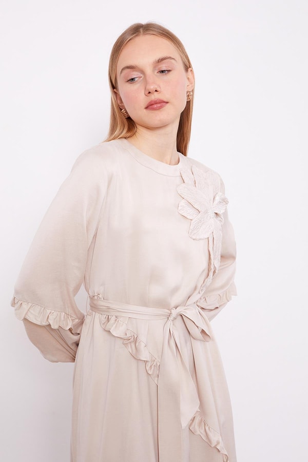 LevidorAÇIK BEJ Yakası Çiçek Detaylı Cupra Elbise