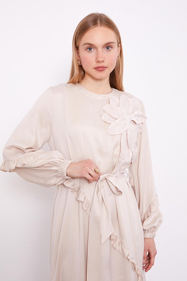 LevidorAÇIK BEJ Yakası Çiçek Detaylı Cupra Elbise