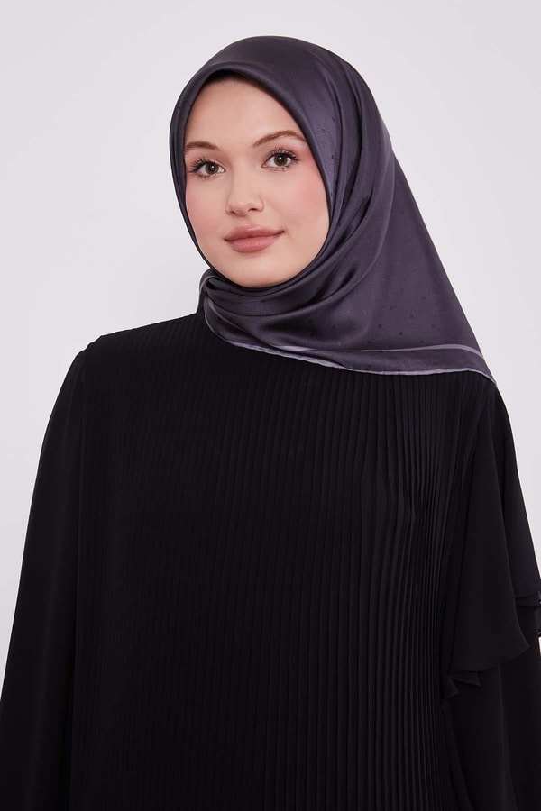 LevidorAntrasit Benek Desen Monogram İpek Eşarp