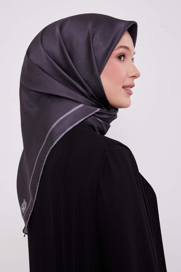 LevidorAntrasit Benek Desen Monogram İpek Eşarp