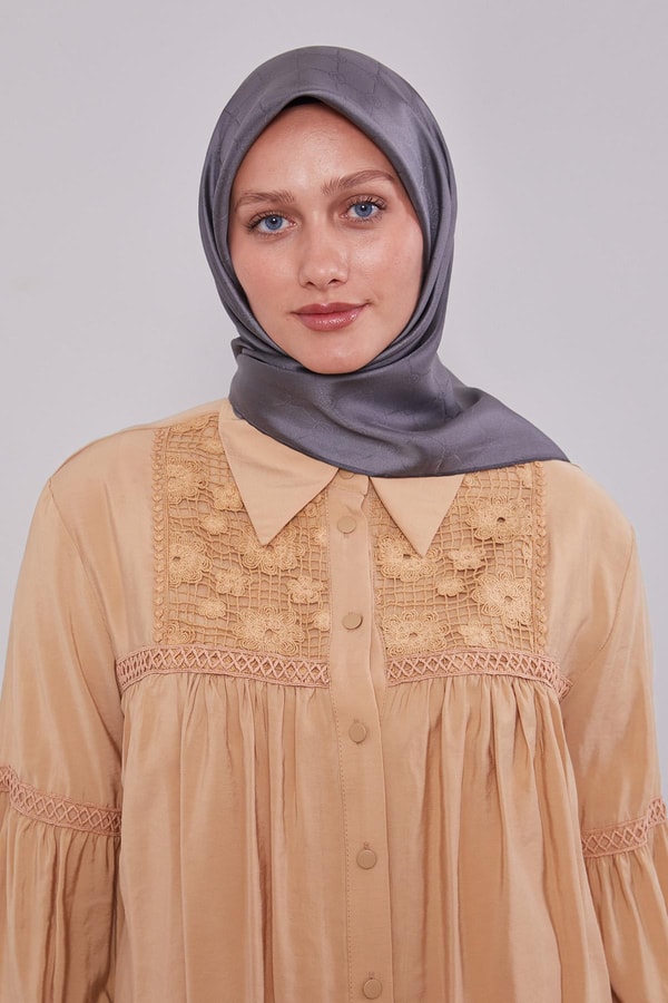 LevidorAntrasit L Desen Monogram İpek Eşarp