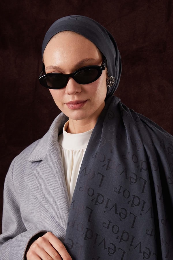 LevidorAntrasit Yazı Baskılı Naia Jakar Şal