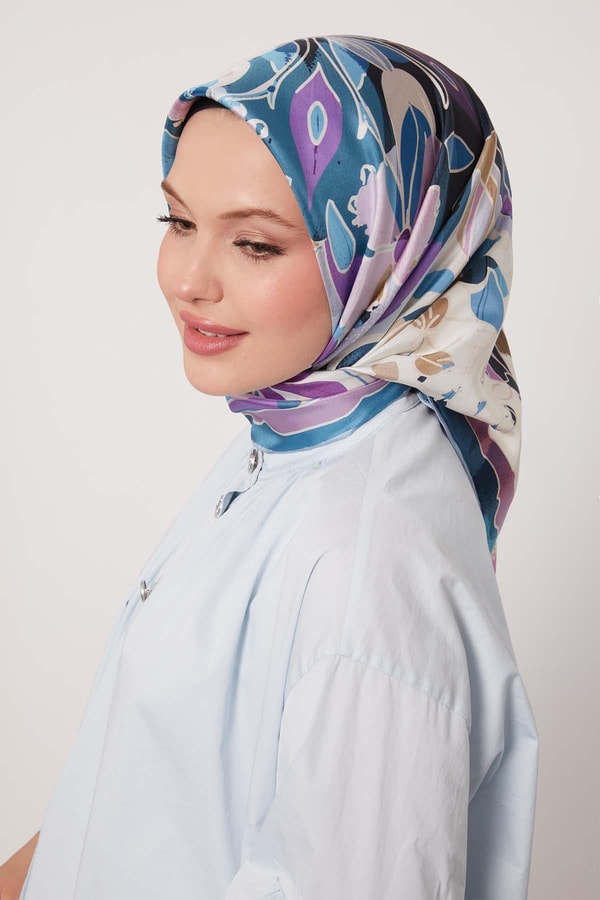 LevidorBebe Mavisi Karışık Çiçek Desen Twill İpek Eşarp