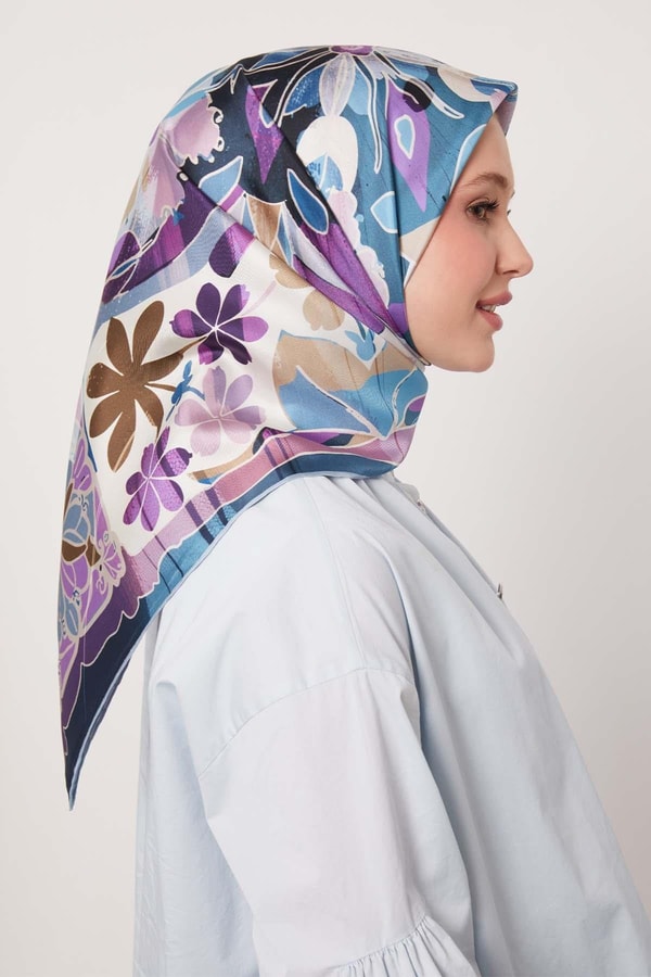 LevidorBebe Mavisi Karışık Çiçek Desen Twill İpek Eşarp
