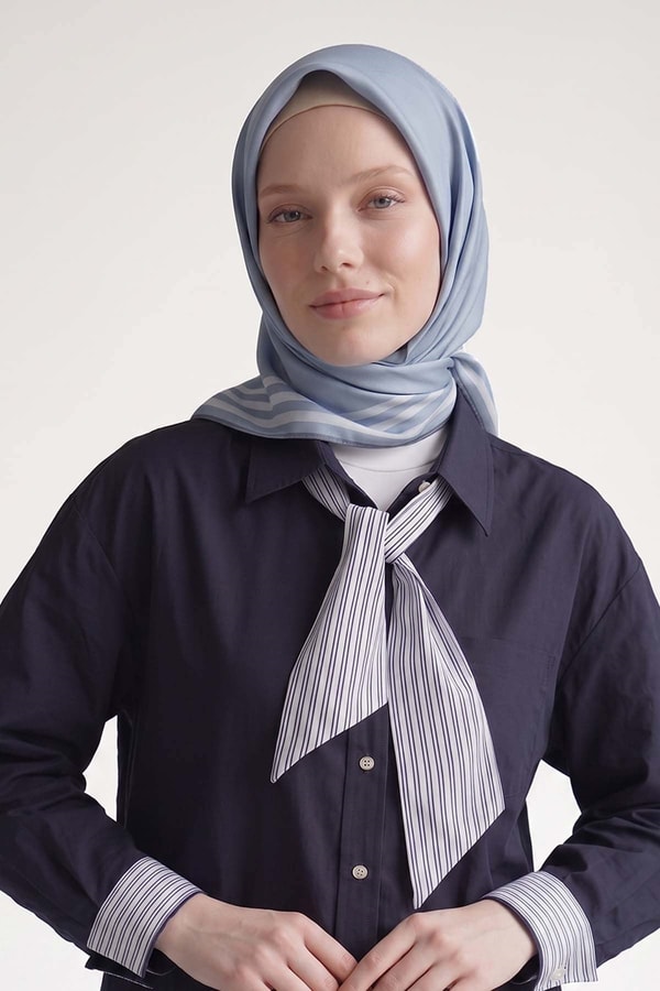 LevidorBebe Mavisi Üç Çizgi Detaylı Twill İpek Eşarp