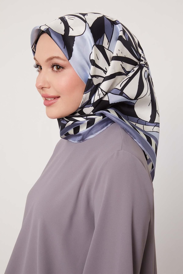 LevidorBebe Mavisi Zambak Desen Twill İpek Eşarp