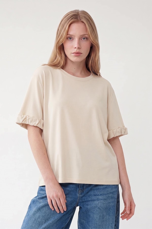 LevidorBej Bisiklet Yaka Kol Detaylı T-shirt
