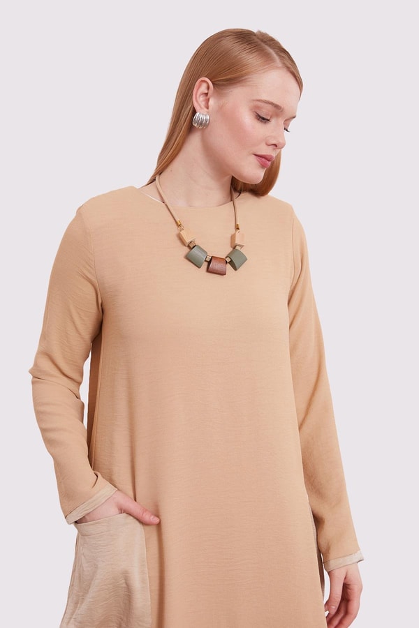 LevidorBej Büyük Cep Detaylı Elbise