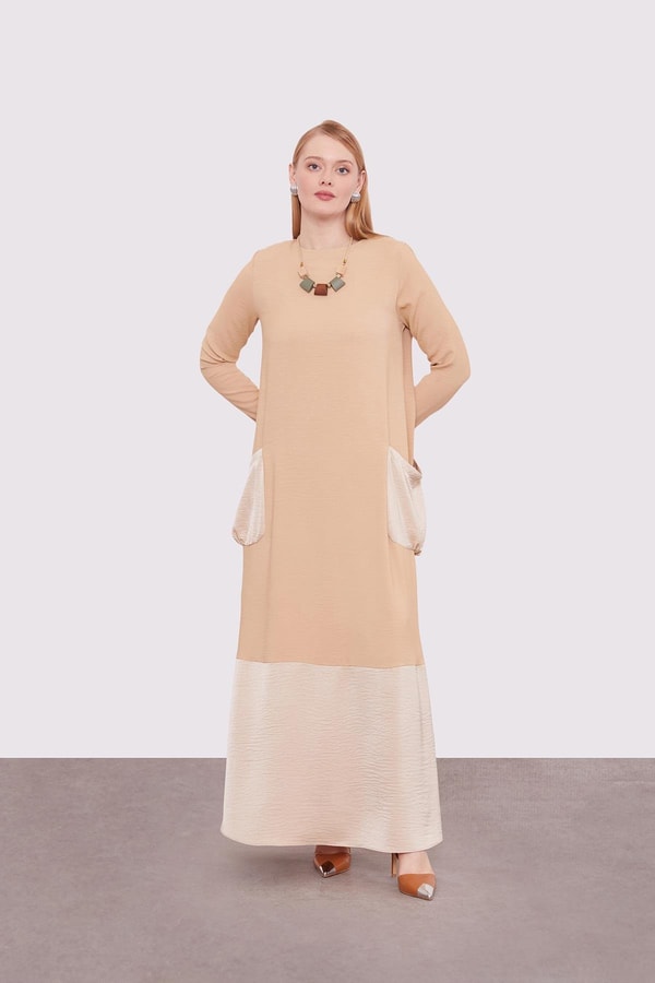 LevidorBej Büyük Cep Detaylı Elbise