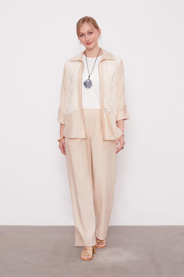 LevidorBej Dantel Detaylı Üçlü Ceket Takım