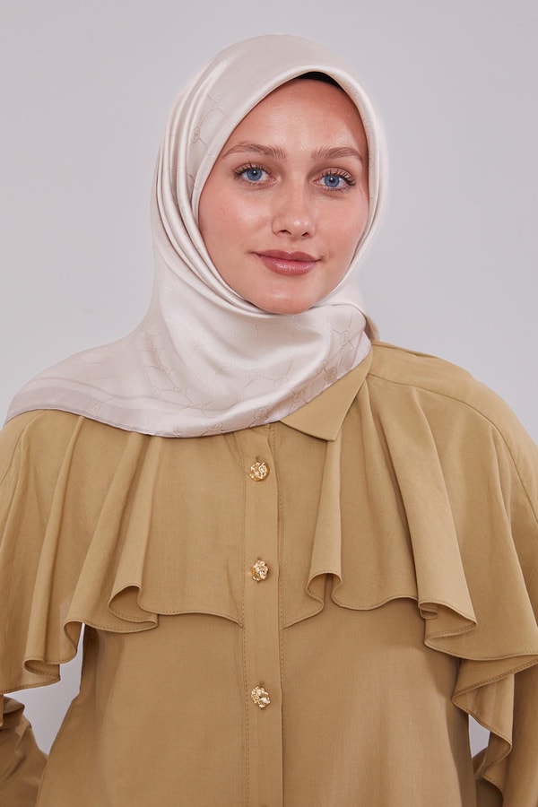 LevidorBej Kenar Şeritli Monogram İpek Eşarp
