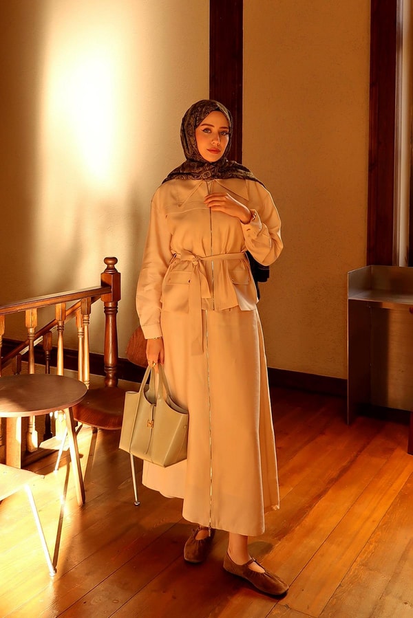 LevidorBej Kuşak Detaylı Etek Takım