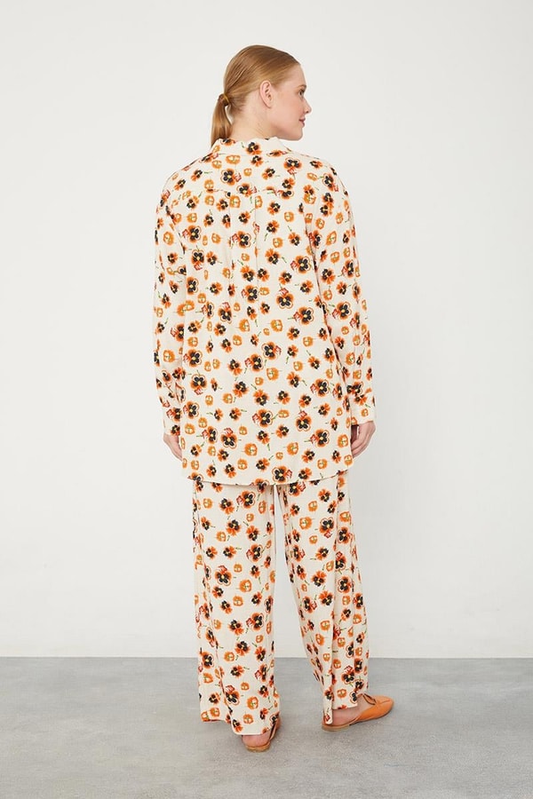 LevidorBej Menekşe Desenli Alt- Üst Takım