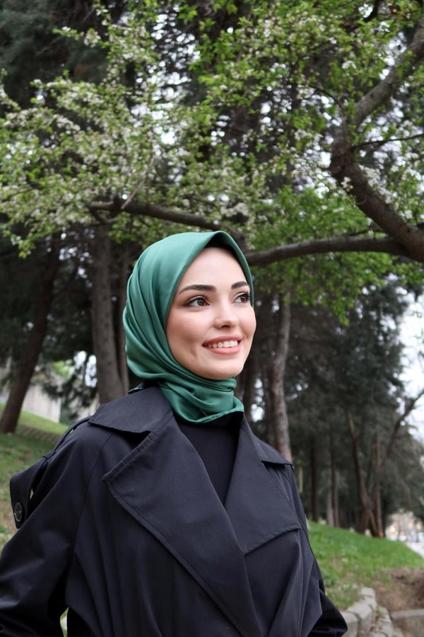 LevidorBenetton Çift Taraflı Twill İpek Eşarp