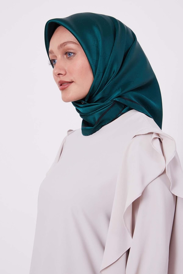 LevidorBenetton Petek Desen Monogram İpek Eşarp