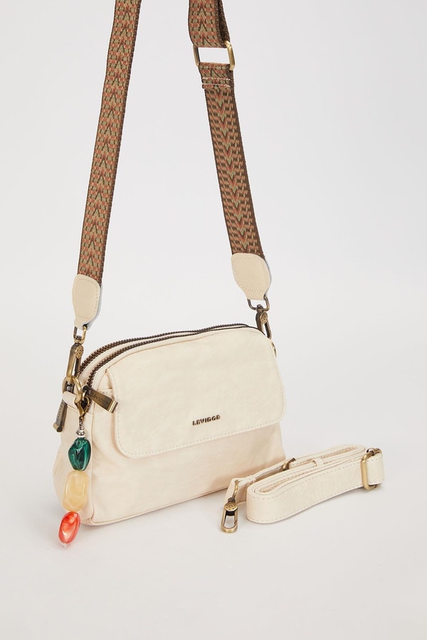 LevidorBeyaz Boncuk Aksesuar Detaylı Omuz Çantası