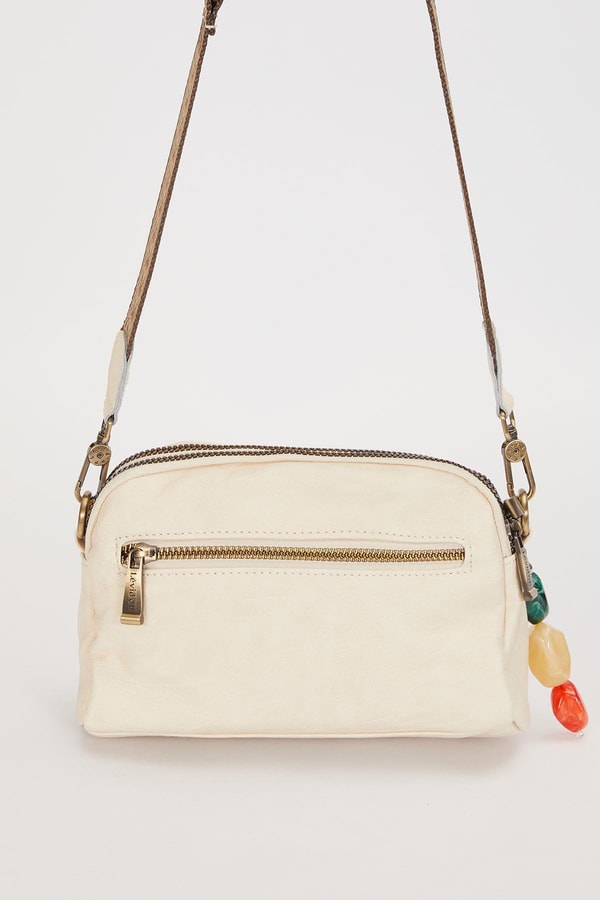 LevidorBeyaz Boncuk Aksesuar Detaylı Omuz Çantası