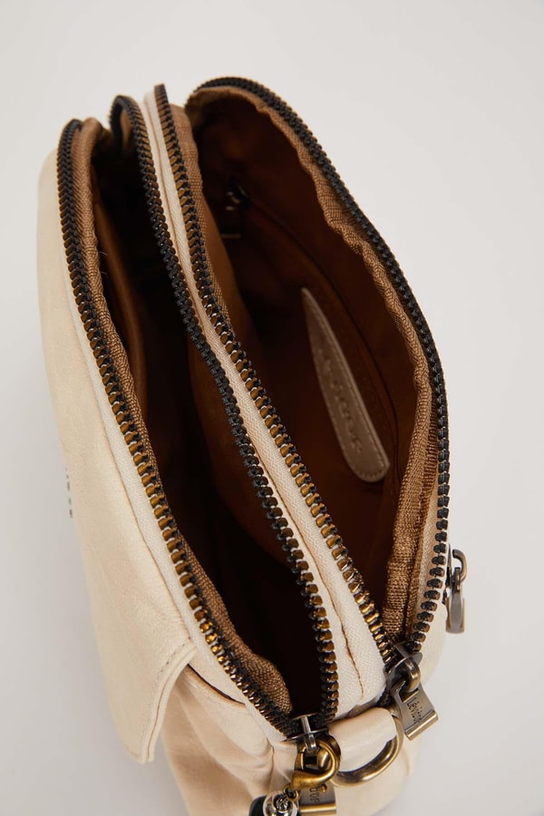 LevidorBeyaz Boncuk Aksesuar Detaylı Omuz Çantası