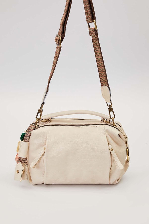 LevidorBeyaz Çoklu Aksesuar Detaylı Omuz Çantası