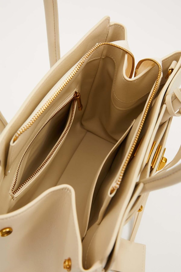 LevidorBeyaz Deri Aksesuar Detaylı El Çantası