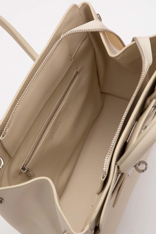 LevidorBeyaz Halka Aksesuar Detaylı Omuz Çantası