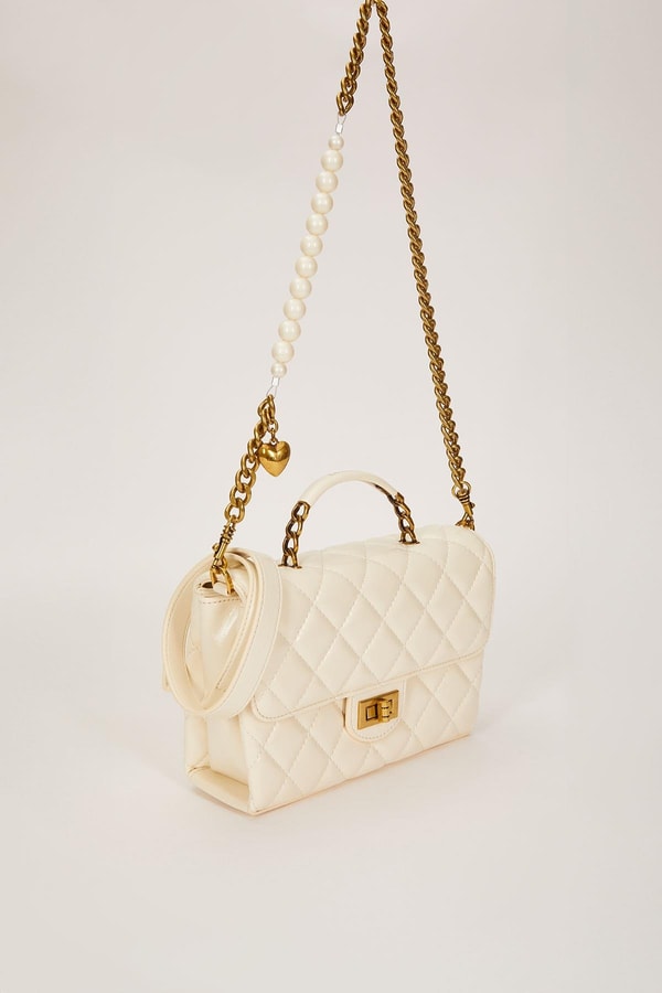 LevidorBeyaz İnci Ve Kalp Aksesuar Detaylı Omuz Çantası