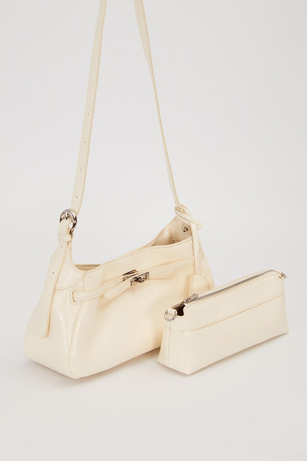 LevidorBeyaz Metal Kilit Kapamalı Omuz Çantası