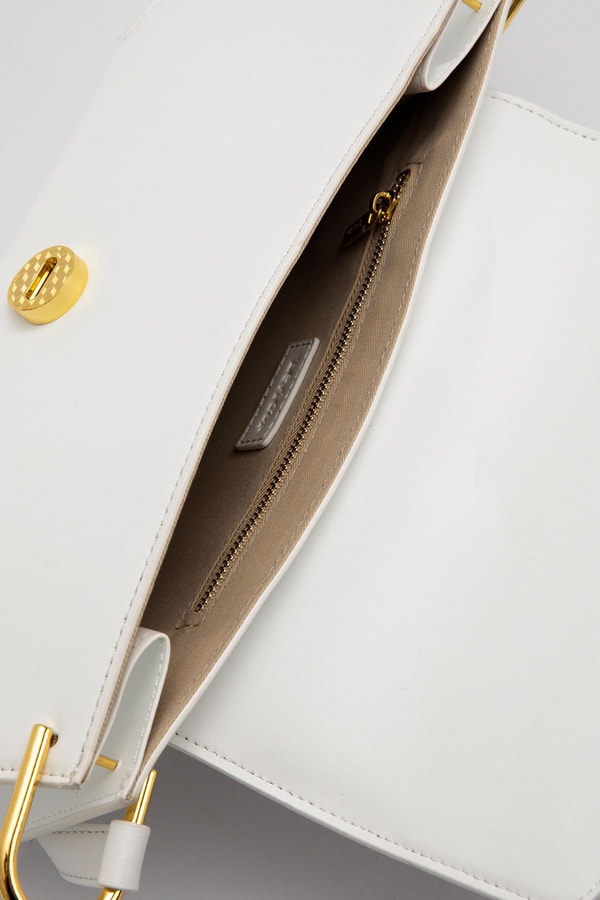 LevidorBeyaz Oval Gold Aksesuarlı Omuz Çantası