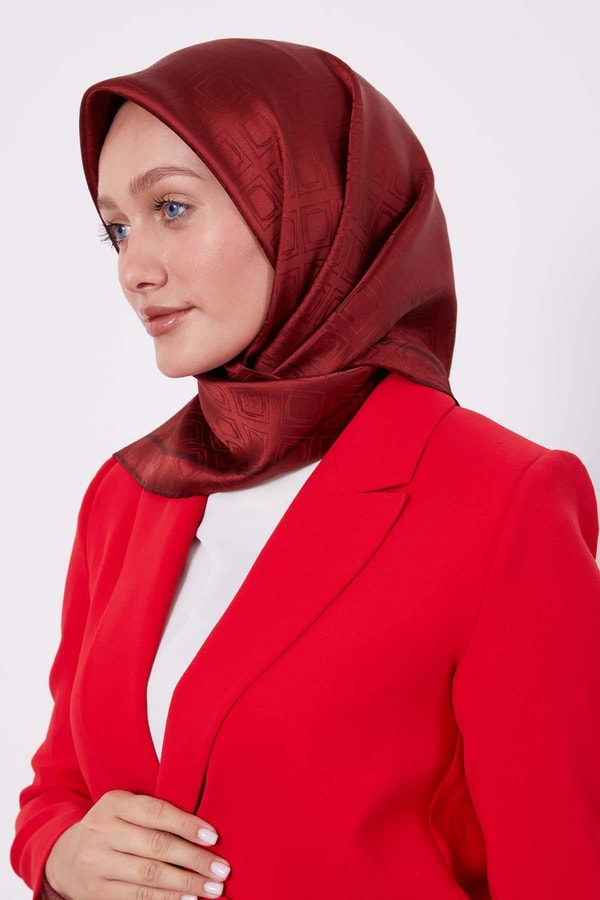 LevidorBordo Baklava Desen Monogram İpek Eşarp