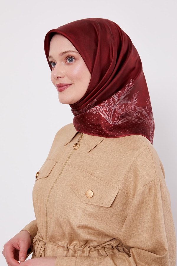 LevidorBordo Kenar Benekli Twill İpek Eşarp
