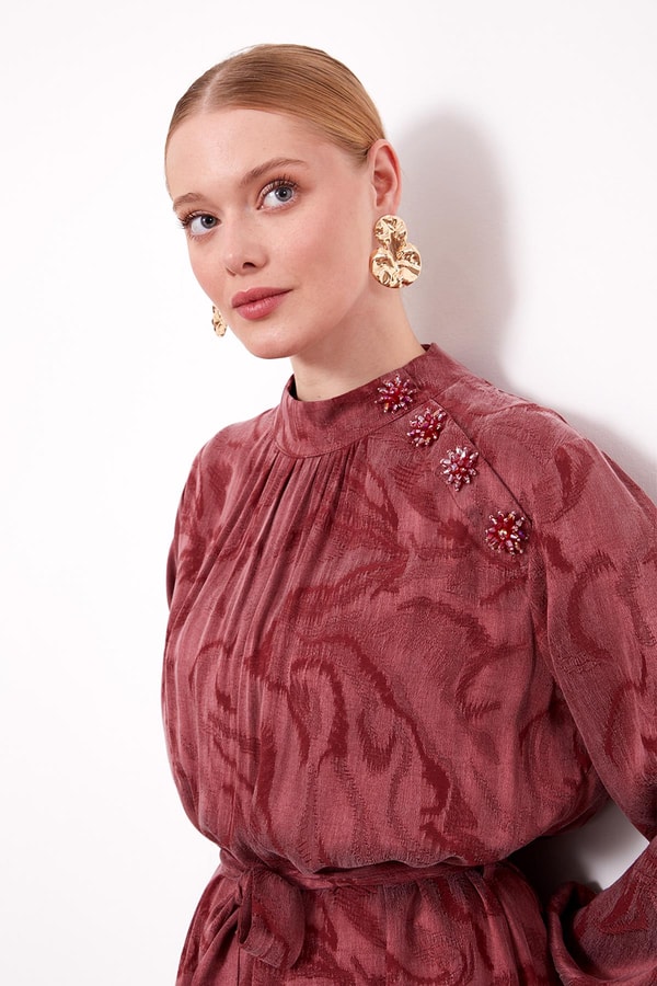 LevidorBordo Yakası Taş Detaylı Cupra Elbise