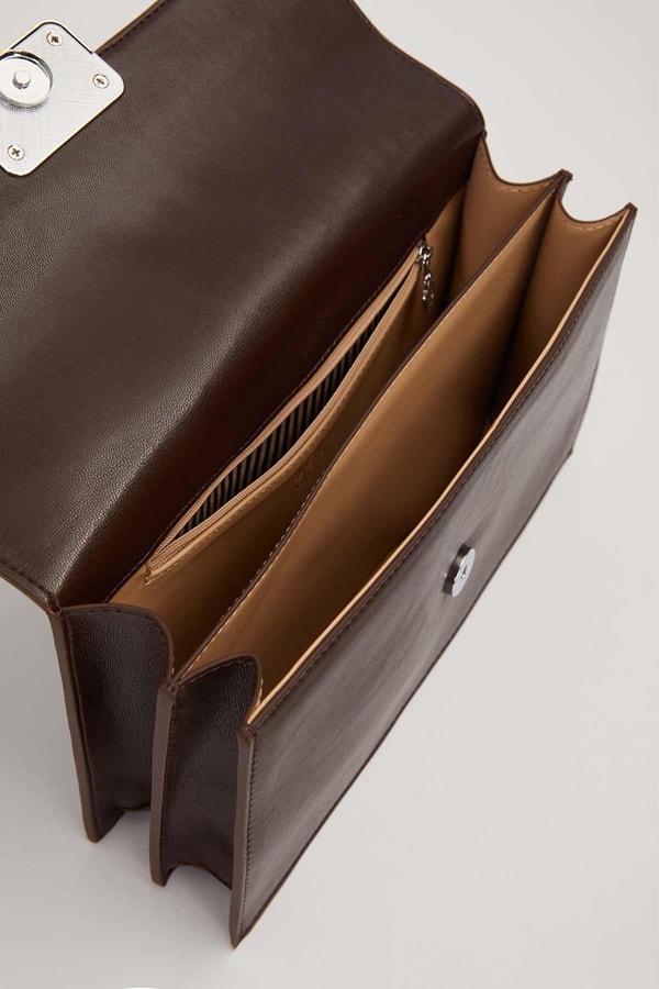 LevidorCamel Kare Form Charm Detaylı Omuz Çantası