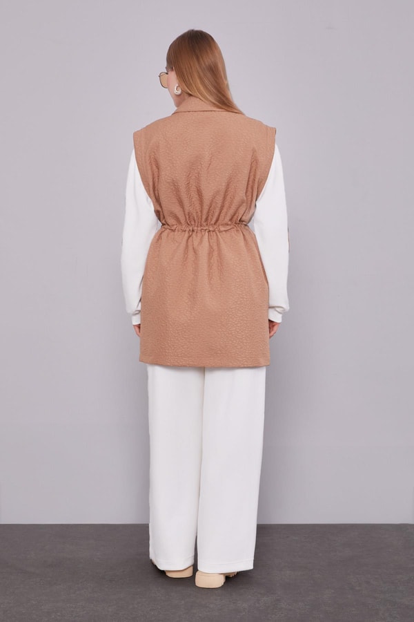 LevidorCamel Kendinden Desenli Yelekli Üçlü Takım