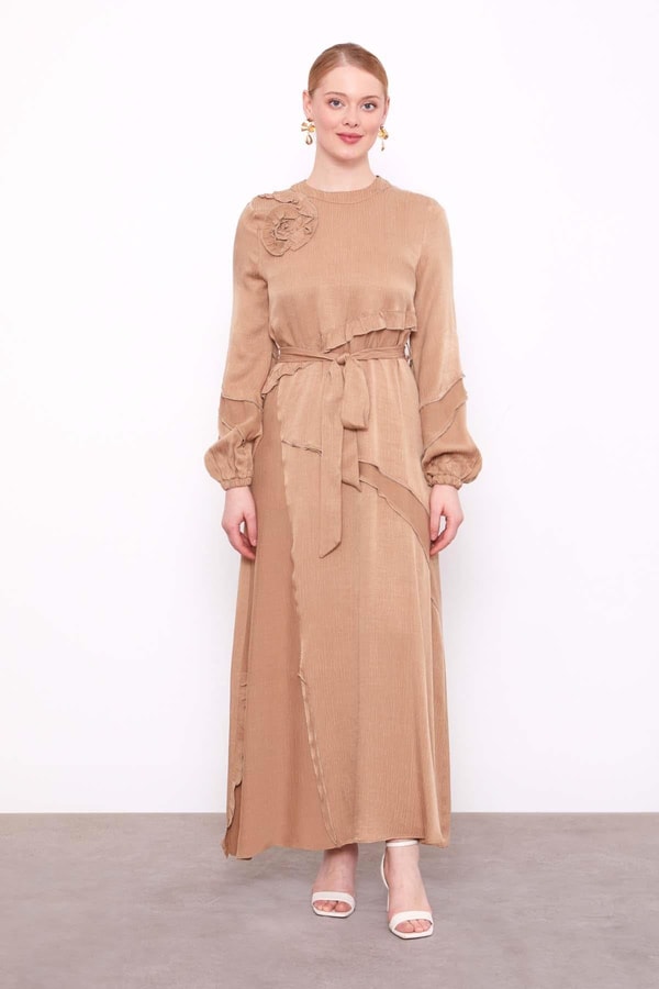 LevidorCamel Yakası Gül Detaylı Cupra Elbise