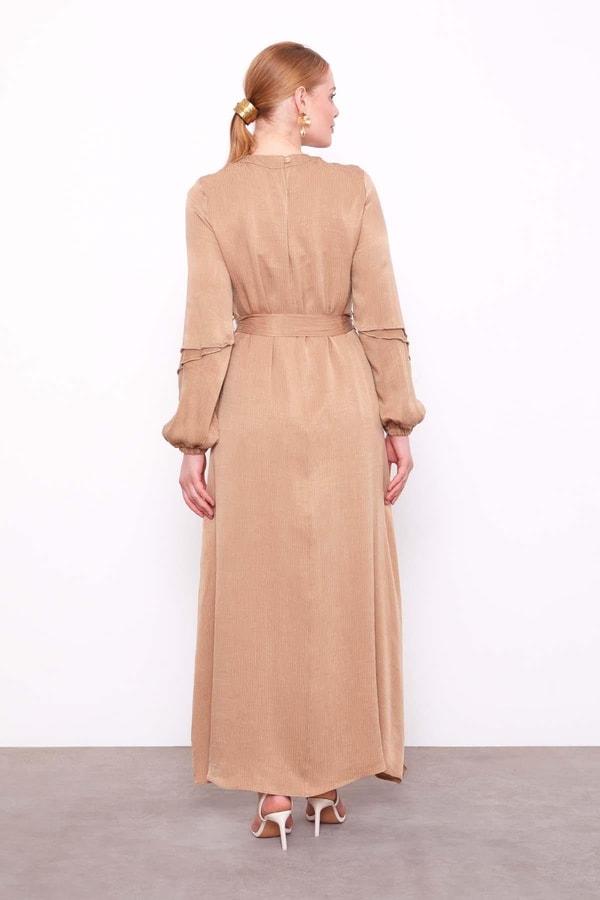 LevidorCamel Yakası Gül Detaylı Cupra Elbise