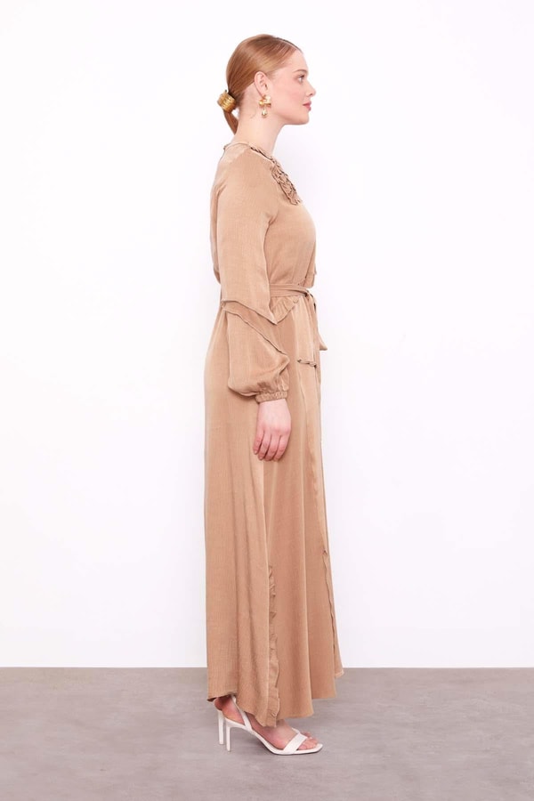 LevidorCamel Yakası Gül Detaylı Cupra Elbise