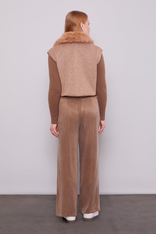 LevidorCamel Yakası Kürk Detaylı Kaşmir Yelek