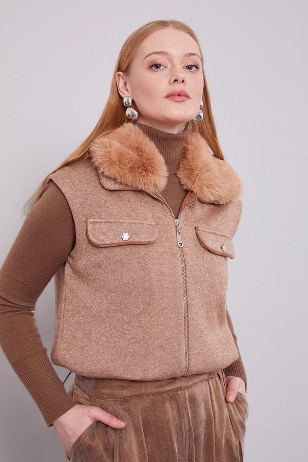 LevidorCamel Yakası Kürk Detaylı Kaşmir Yelek