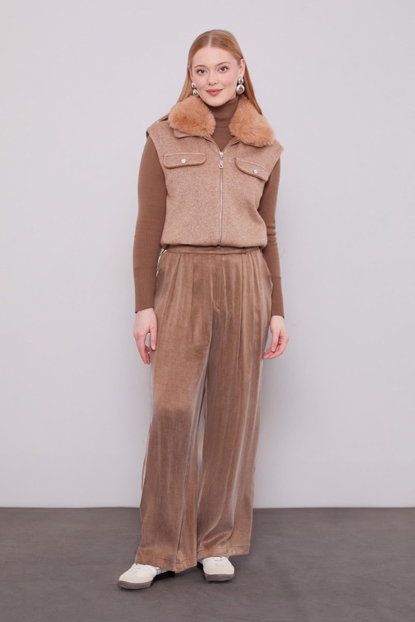 LevidorCamel Yakası Kürk Detaylı Kaşmir Yelek