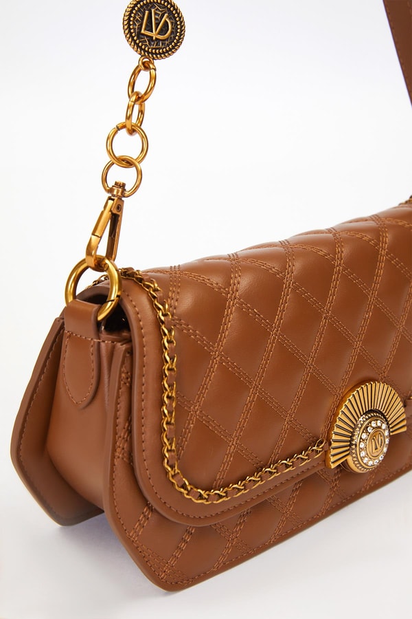 LevidorCamel Yelpaze Kilit Detay Çanta