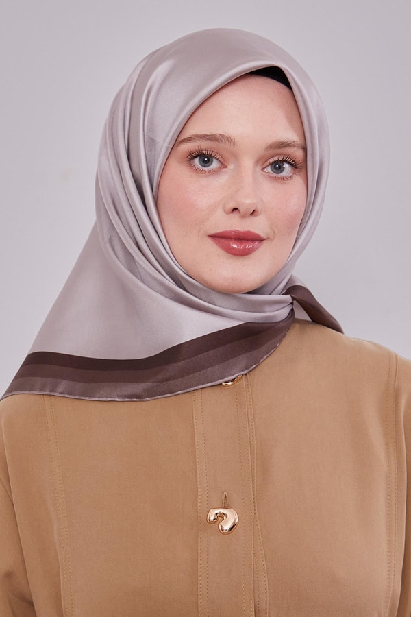 LevidorCappuccino Kenar Bordürlü Twill İpek Eşarp