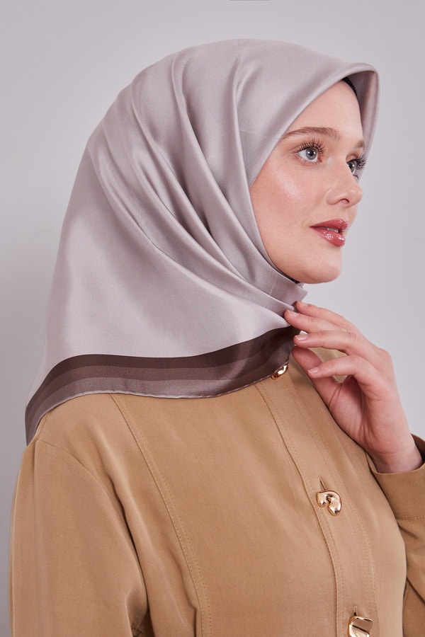 LevidorCappuccino Kenar Bordürlü Twill İpek Eşarp