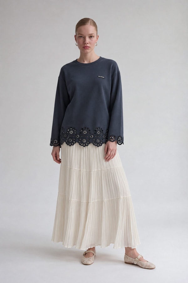 LevidorÇiçek Brode Detaylı Sweatshirt Lacivert