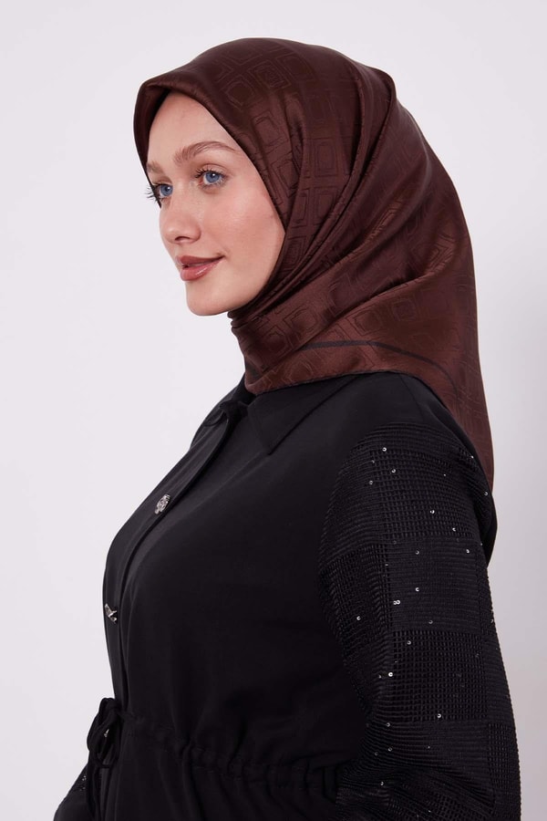 LevidorÇikolata Kahve Baklava Desen Monogram İpek Eşarp