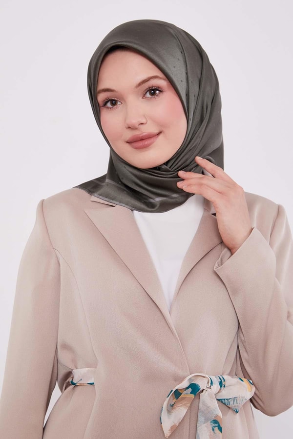 LevidorÇimen Yeşili Benek Desen Monogram İpek Eşarp