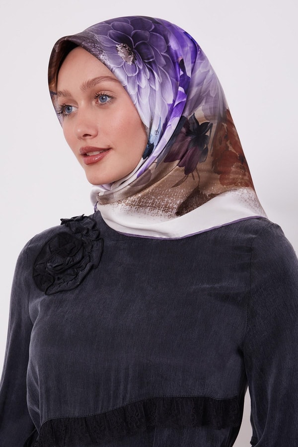 LevidorEflatun Çiçek Desen Sura İpek Eşarp