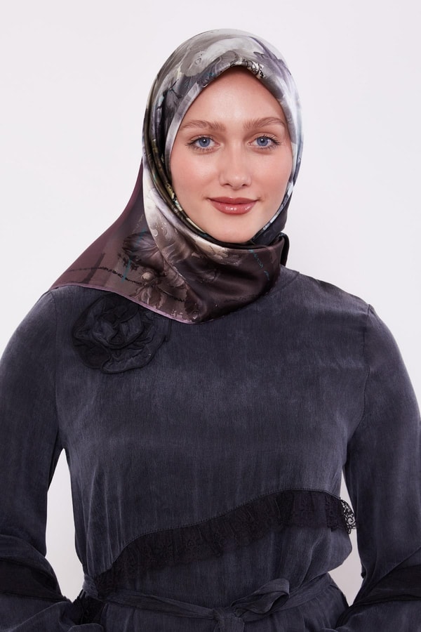 LevidorEflatun Menekşe Desen Sura İpek Eşarp