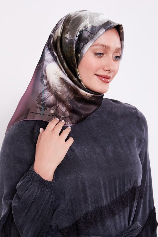 LevidorEflatun Menekşe Desen Sura İpek Eşarp