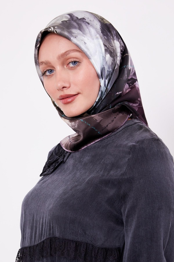 LevidorEflatun Menekşe Desen Sura İpek Eşarp